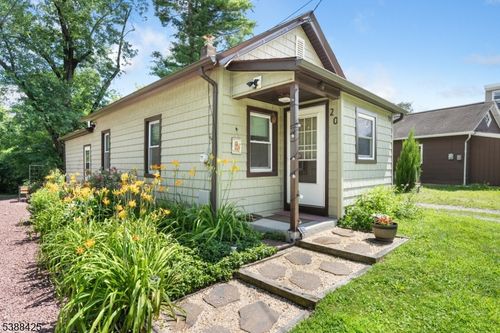 20 Princeton Ave, Rocky Hill, NJ, 08553-1004 | Card Image