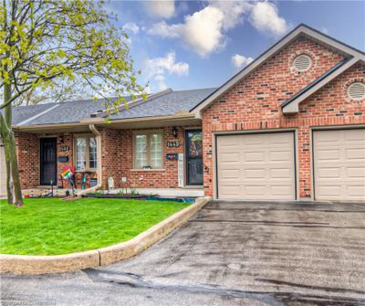 D - 144 Wood St, Townhouse with 2 bedrooms, 2 bathrooms and 2 parking in Brantford ON | Image 2