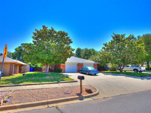 105-107-105 Willow Branch Rd, Norman, OK, 73072-4506 | Card Image