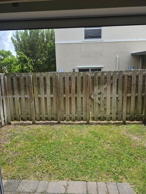 561 Ne 5th St, Florida City, FL, 33034-3292 | Card Image