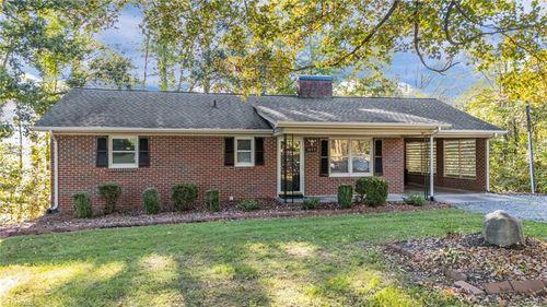 1613 Easley Rd, Walnut Cove, NC, 27052-7216 | Card Image