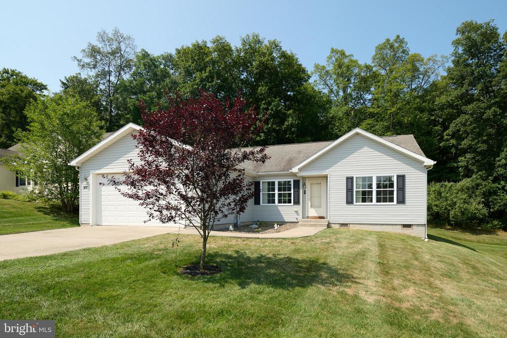 Timberwood Trl, Centre Hall, PA 16828