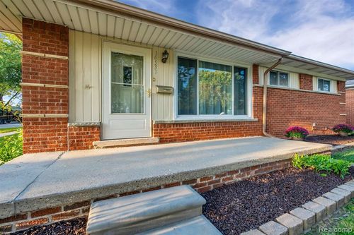16531 Frazho Rd, Roseville, MI, 48066-5006 | Card Image
