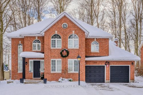 218 Corrie Cres, Waterloo, ON, N2L5W4 | Card Image