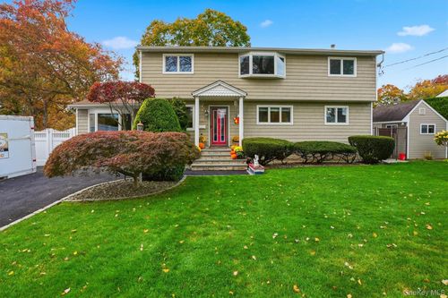 68 Westwood Ave, Deer Park, NY, 11729-2211 | Card Image