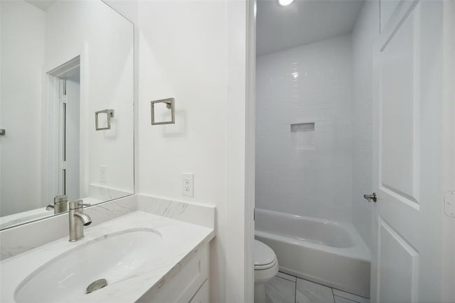 702 Azalea St, House other with 4 bedrooms, 2 bathrooms and 2 parking in Prairie View TX | Image 25