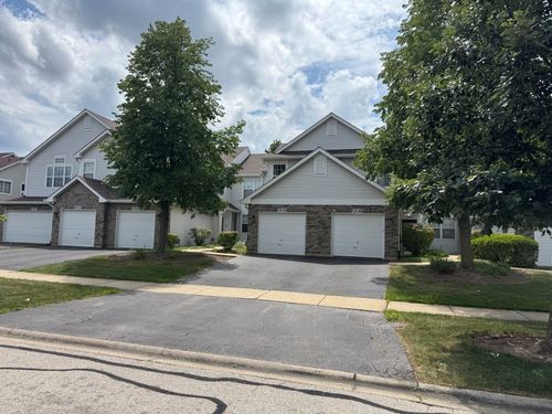 2928 Kentshire Cir, Naperville, IL, 60564-8426 | Card Image