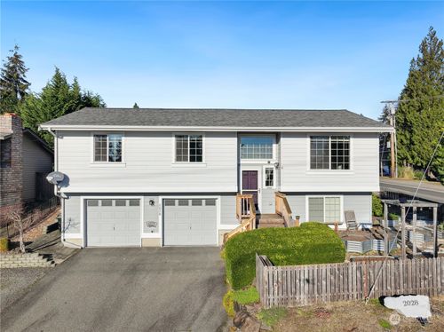 2028 Ne 12th Street, Renton, WA, 98056 | Card Image