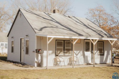 122 1st Ave Se, Sioux Center, IA, 51250-1521 | Card Image