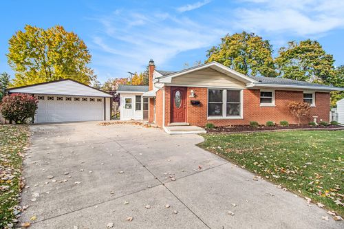 330 Marian Ct, Saline, MI, 48176-1118 | Card Image