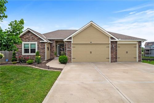 18300 Rock Creek Drive, Smithville, MO, 64089 | Card Image