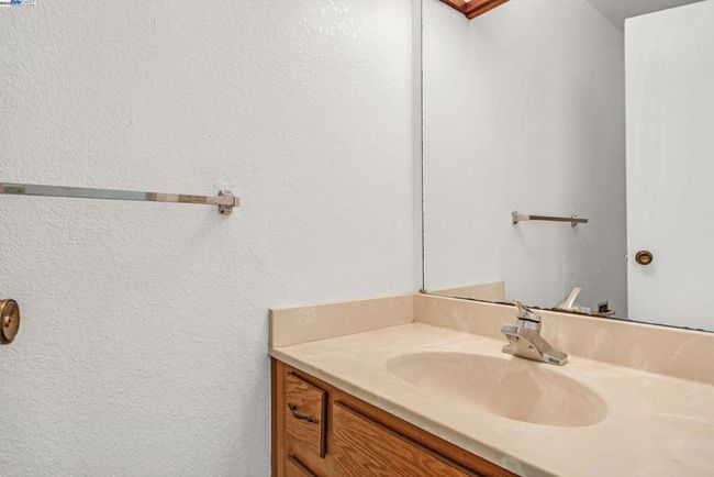 127 Temescal Cir, Townhouse with 2 bedrooms, 2 bathrooms and null parking in Emeryville CA | Image 18