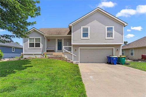 920 Pumpkin Ridge St, Gardner, KS, 66030-1778 | Card Image
