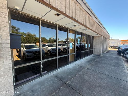 ste-b-100 E Claiborne Ave, Greenwood, MS, 38930-3555 | Card Image