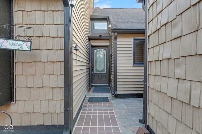9618 Cedar Cove Ln, Condo with 3 bedrooms, 3 bathrooms and null parking in Indianapolis IN | Image 4