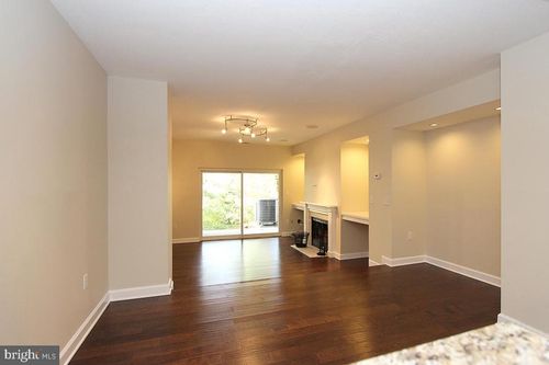 104a-18112 Windsor Hill Dr, OLNEY, MD, 20832-1467 | Card Image