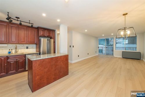 1 Wall St, Fort Lee, NJ, 07024-7841 | Card Image