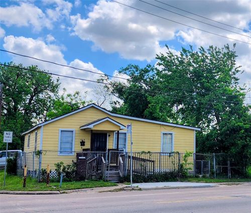 7918 N Main St, Houston, TX, 77022-4756 | Card Image