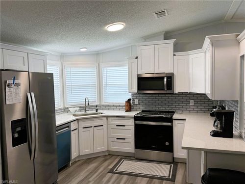 3158 Bunny Run Dr, NORTH FORT MYERS, FL, 33917-1524 | Card Image