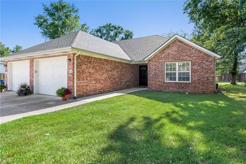 205 Ne J St, Bentonville, AR, 72712-5516 | Card Image