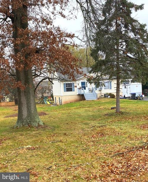 4 Center Ave, TRAPPE, PA, 19426-2047 | Card Image