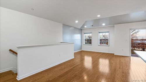 c-122 Powells Cove Blvd, College Point, NY, 11356-1245 | Card Image