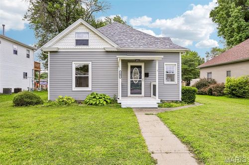 208 E Elm St, Gillespie, IL, 62033-1432 | Card Image