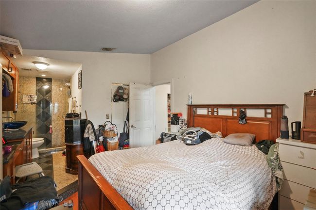 2846 W 75 Th Ter, House other with 3 bedrooms, 2 bathrooms and null parking in Hialeah FL | Image 20