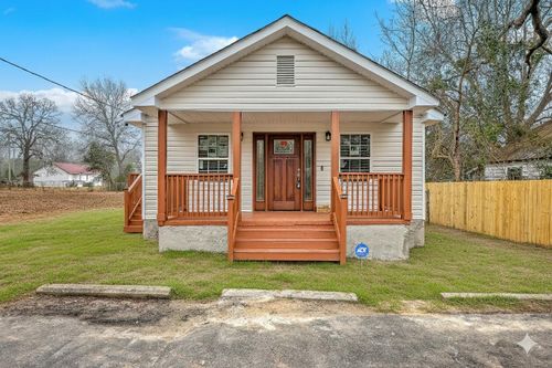 825 1st St, Orangeburg, SC, 29115-6946 | Card Image