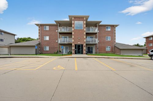 apt-9-4130 100th St, Urbandale, IA, 50322-2069 | Card Image