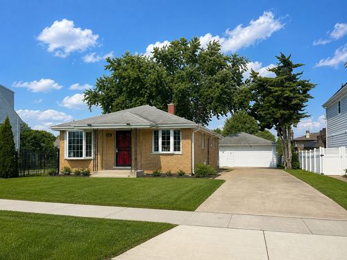 695 N Indiana St, Elmhurst, IL, 60126-1749 | Card Image