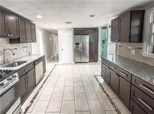 101 Woodland Ave, Cranston, RI, 02920-2124 | Card Image