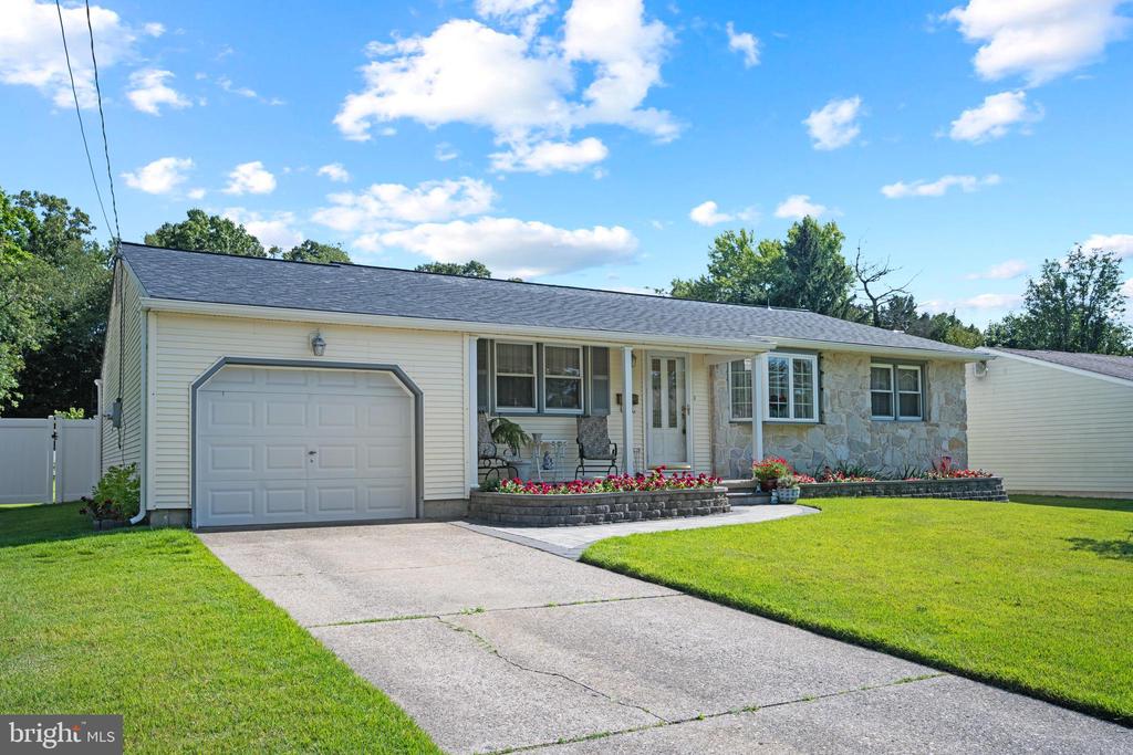 School House Ln, Blackwood, NJ 08012