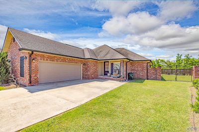 306 Mandalay West Drive, House other with 3 bedrooms, 2 bathrooms and null parking in Houma LA | Image 2