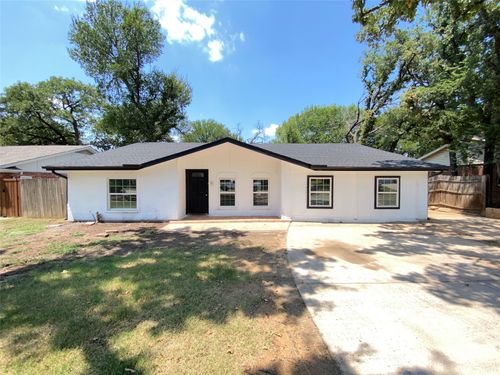 1011 N Lucas Dr, Grapevine, TX, 76051-5066 | Card Image