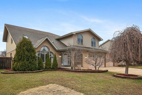 9024 Witham Ln, Woodridge, IL, 60517-7620 | Card Image