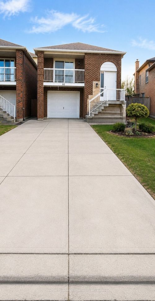 44 Rotherglen Crt, Brampton, ON, L6X2S1 | Card Image