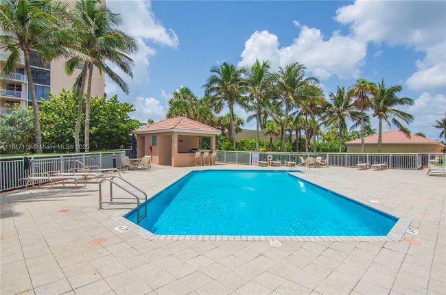 APT-7C - 3000 N Highway A1a, Condo with 3 bedrooms, 3 bathrooms and null parking in Hutchinson Island FL | Image 39