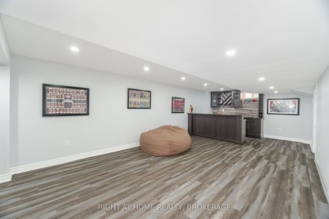 105 Royal Dr West, House other with 6 bedrooms, 5 bathrooms and 4 parking in Brampton ON | Image 35