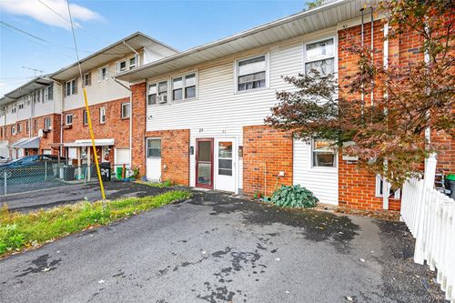 31 Farley Dr, West Haverstraw, NY, 10993-1003 | Card Image