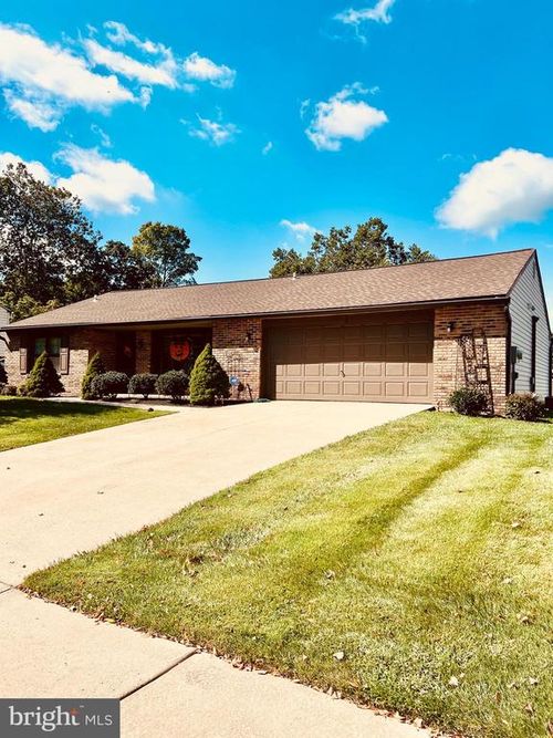 590 Gables Ct, LANGHORNE, PA, 19047-7516 | Card Image