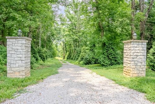 7909 Barbour Manor Dr, Louisville, KY, 40241 | Card Image