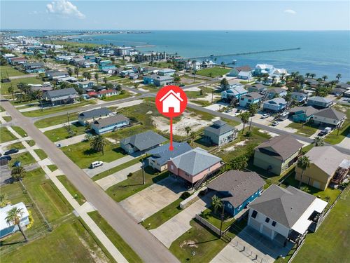 920 S Live Oak St, Rockport, TX, 78382-2311 | Card Image