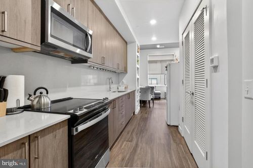 apt-208-525 N 41st St, PHILADELPHIA, PA, 19104-6460 | Card Image