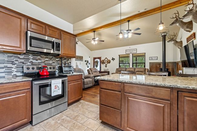 221 Coyote Trl, Home with 2 bedrooms, 2 bathrooms and 2 parking in Harper TX | Image 7