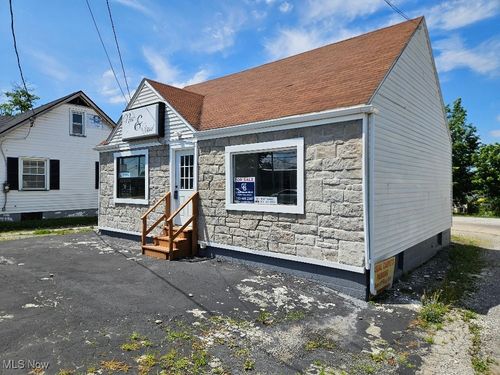 4954 Mahoning Ave, Youngstown, OH, 44515-1704 | Card Image