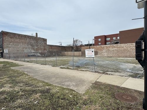 131 E 43rd St, CHICAGO, IL, 60653-3105 | Card Image