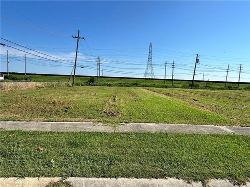 2000 Benjamin St, Arabi, LA, 70032-2172 | Card Image