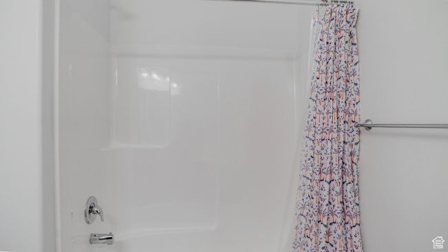 Bathroom featuring shower / bathtub combination with curtain | Image 17