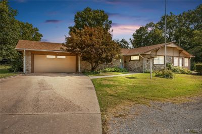 213 S Coo Y Yah Street, House other with 3 bedrooms, 2 bathrooms and null parking in Pryor OK | Image 1